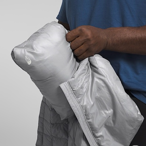 The North Face Men's Big ThermoBall™ Jacket 2.0 Light Gray Puffer Jacket - Picture 5 of 6